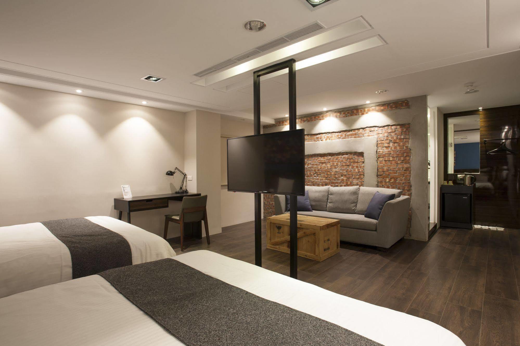 P&F Hotel Taichung Exterior photo